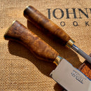 Conjunto Faca Aço Inox + Chaira – Churrasco 10 polegadas Johnny Cooker com lâmina robusta, cabo em madeira natural e detalhes em latão polido.