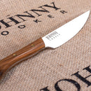 Faca Aço Inox Johnny Vegan com lâmina compacta, cabo anatômico em madeira natural e rebites em latão polido.