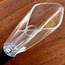 Bico Aerador para garrafas de vinho Johnny Cooker, fabricado em acrílico translúcido em formato de tulipa, ideal para acelerar a oxigenação de vinhos jovens e encorpados.