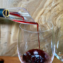 Bico Aerador para garrafas de vinho Johnny Cooker, fabricado em acrílico translúcido em formato de tulipa, ideal para acelerar a oxigenação de vinhos jovens e encorpados.