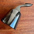 Stopper Hermético para Garrafas de Vinho Johnny Cooker em aço inoxidável prateado com mecanismo da alavanca de pressão, corpo em aço inox e base interna circular de silicone responsável pela vedação.