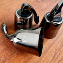 Stopper Hermético para Garrafas de Vinho Johnny Cooker em aço inoxidável prateado com mecanismo da alavanca de pressão, corpo em aço inox e base interna circular de silicone responsável pela vedação.